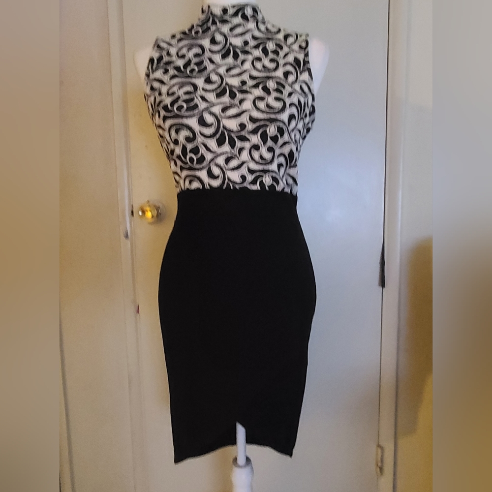 Med dress with slit in the middle